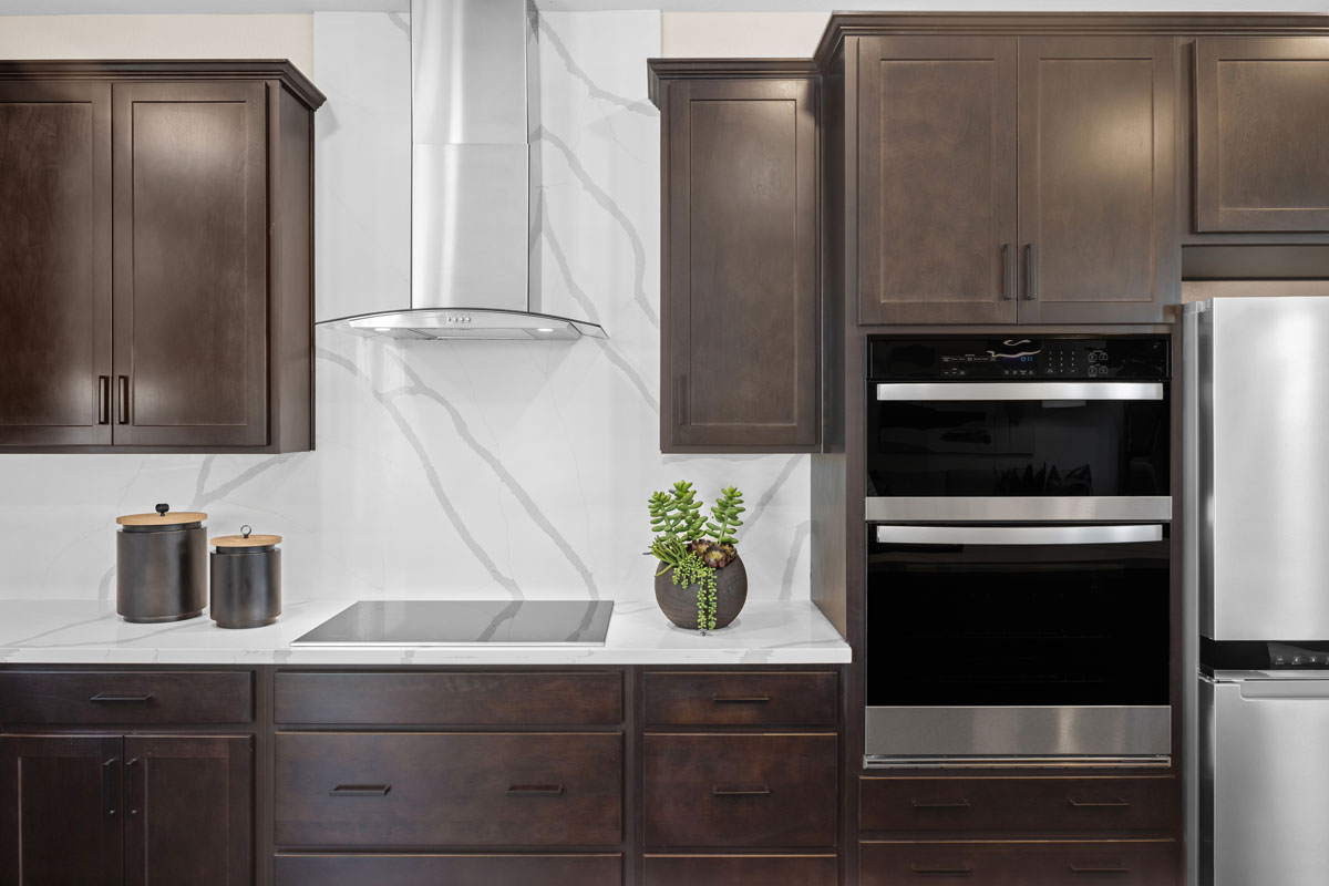 Curved glass wall-mounted hood