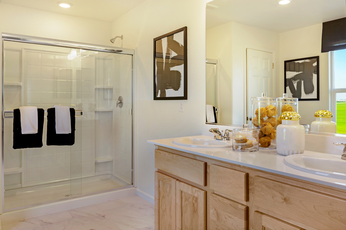 Dual-sink at primary bath