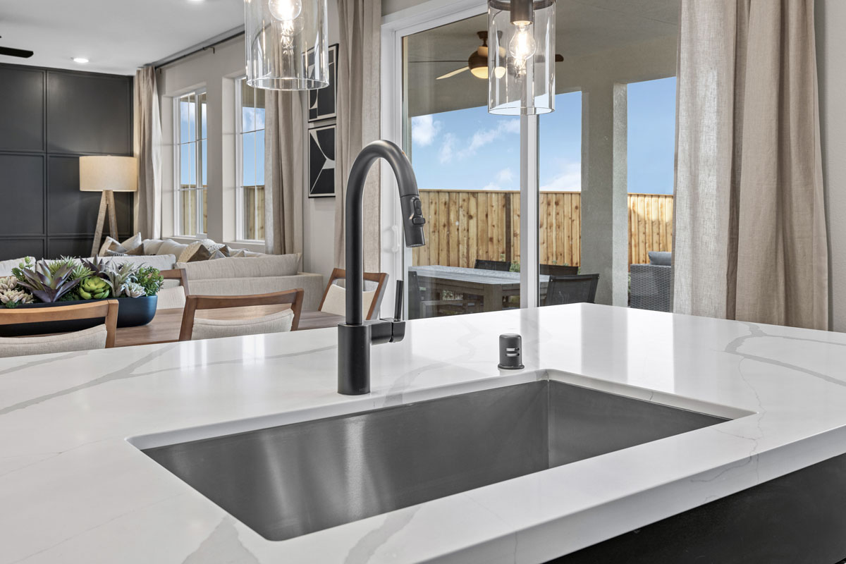 Single-basin stainless steel sink