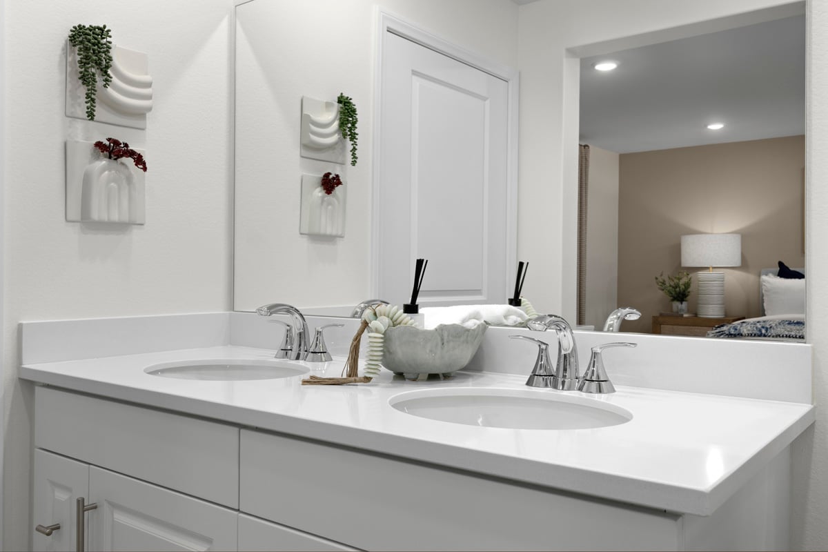 Dual-sink vanity at primary bath