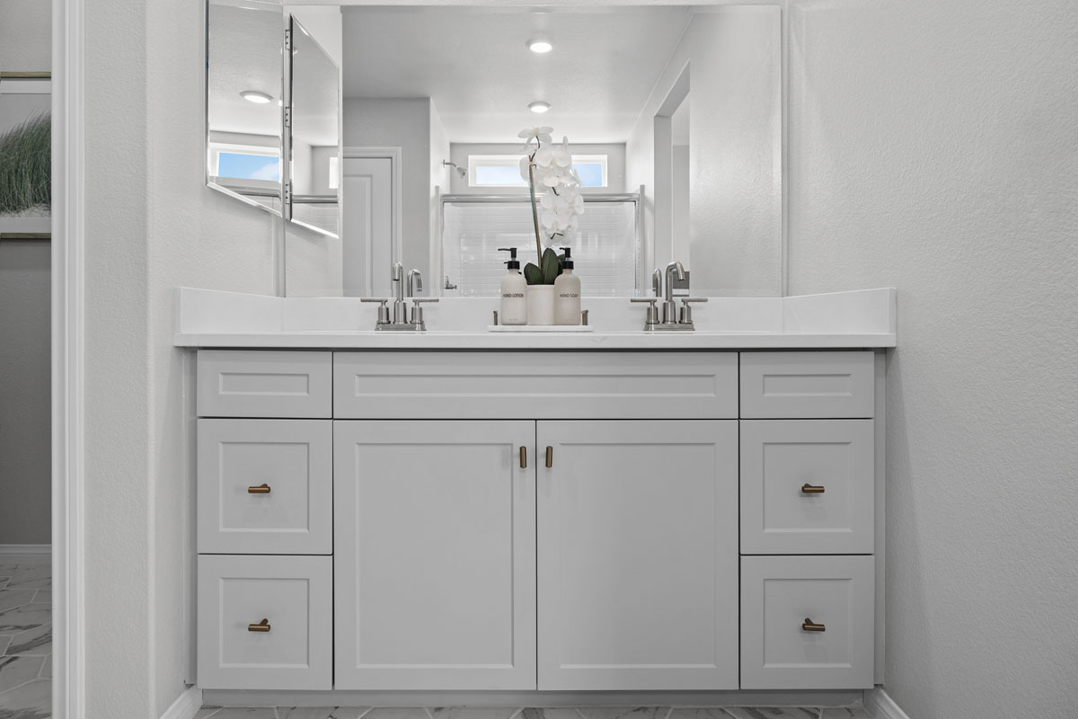 Dual-sink vanity at primary bath
