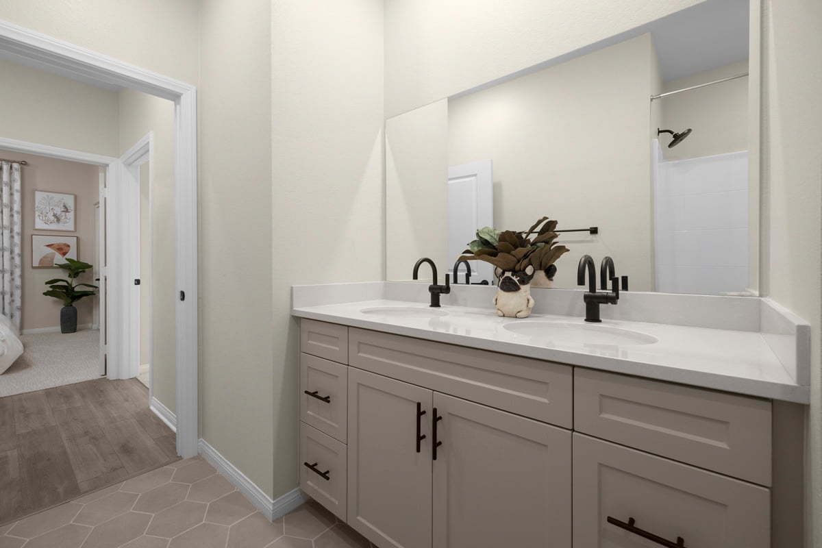 Dual-sink vanity at primary bath