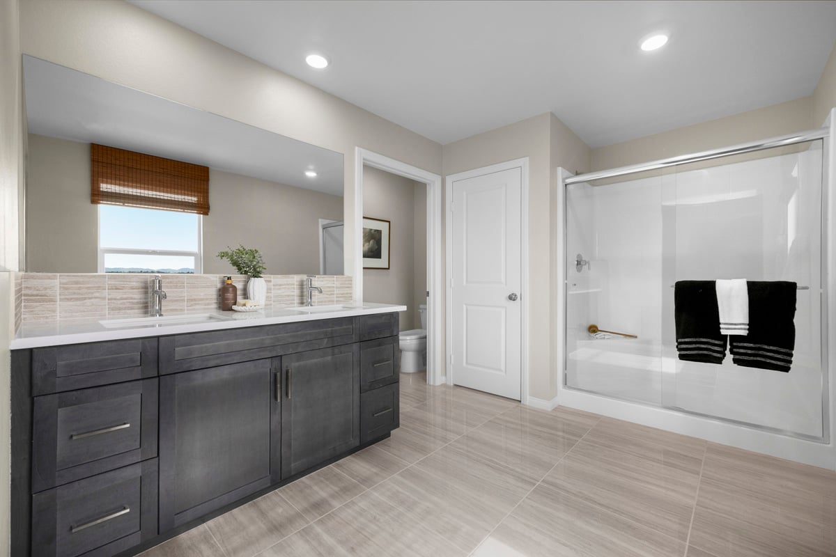 Optional linen closet and walk-in shower at primary bath