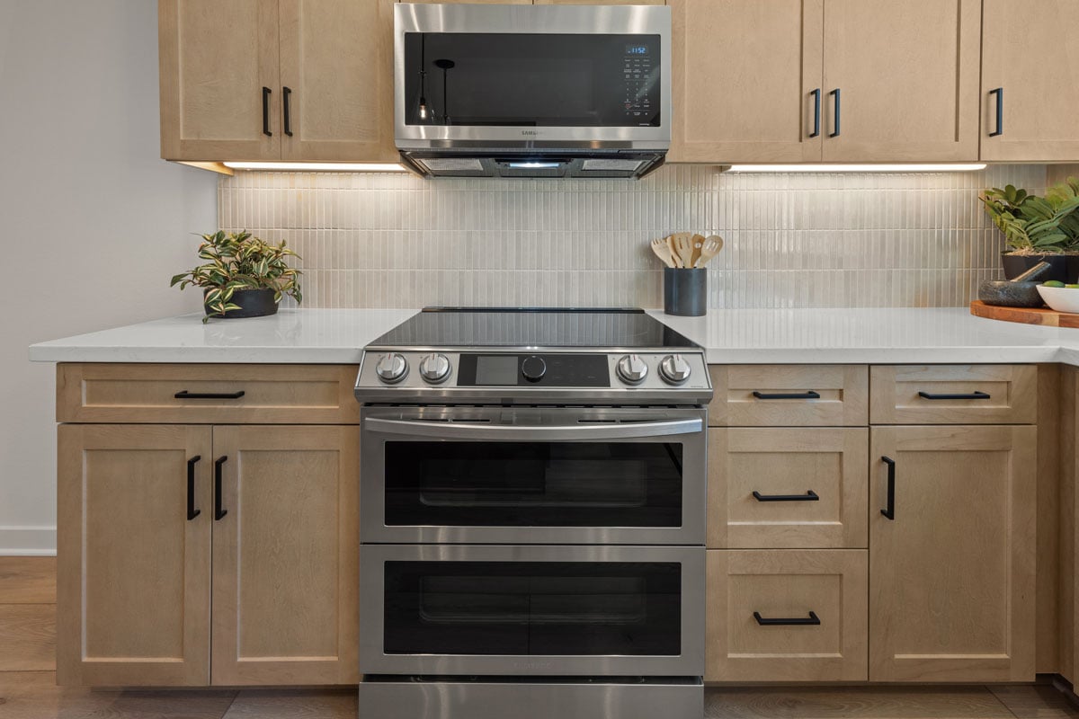 Optional slide-in smart induction range/oven