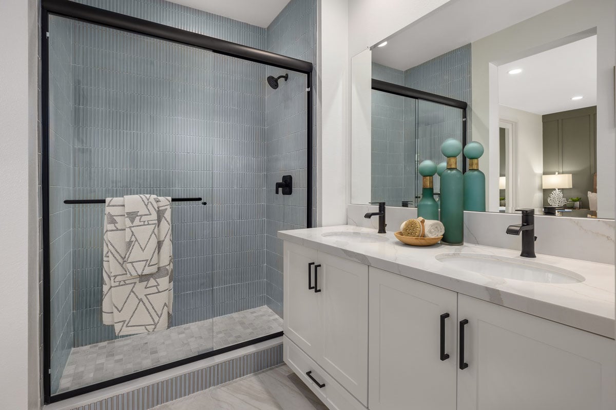 Dual-sink vanity at primary bath