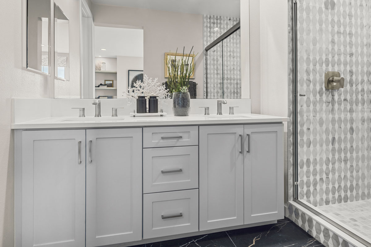 Dual-sink vanity at primary bath