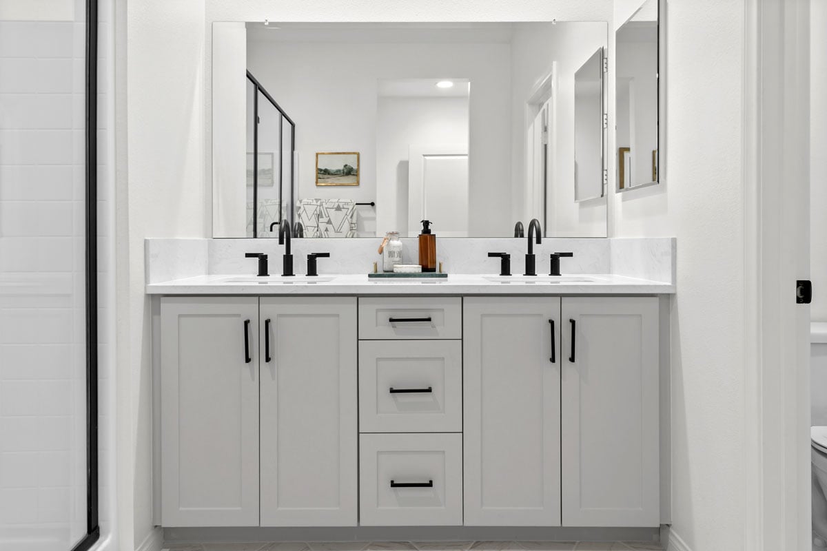 Optional matte black bath fixtures and accessories