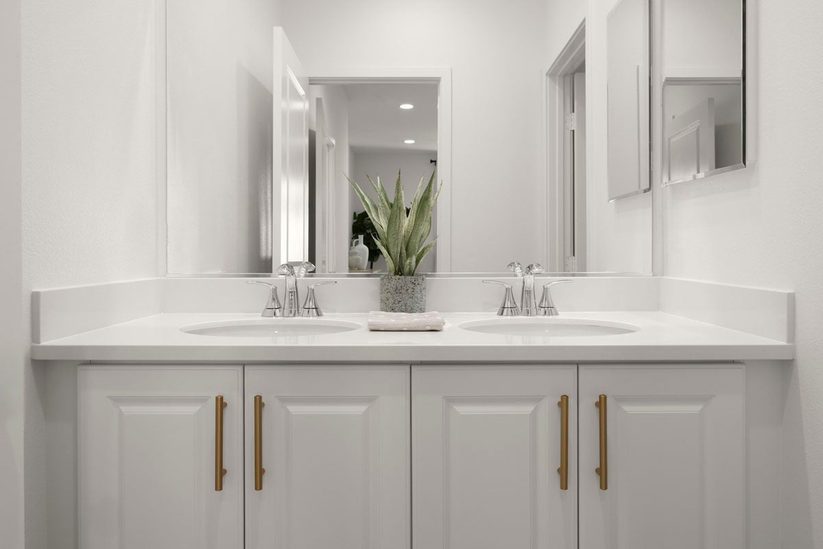 Dual-sink vanity at primary bath