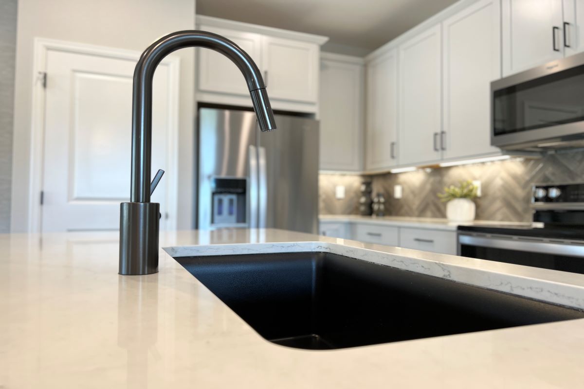Kitchen faucet with WaterSense® labeled faucets 