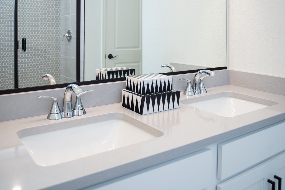 Dual-sink vanity at primary bath