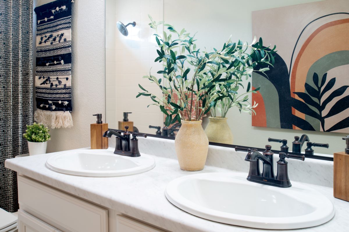 Dual-sink vanity at primary bath 
