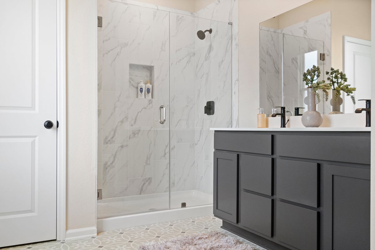 Dual-sink vanity at primary bath