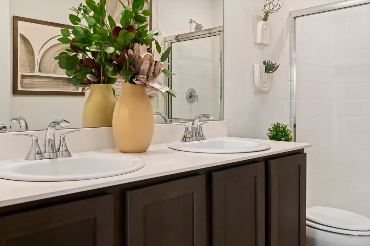 Dual-sink vanity at primary bath