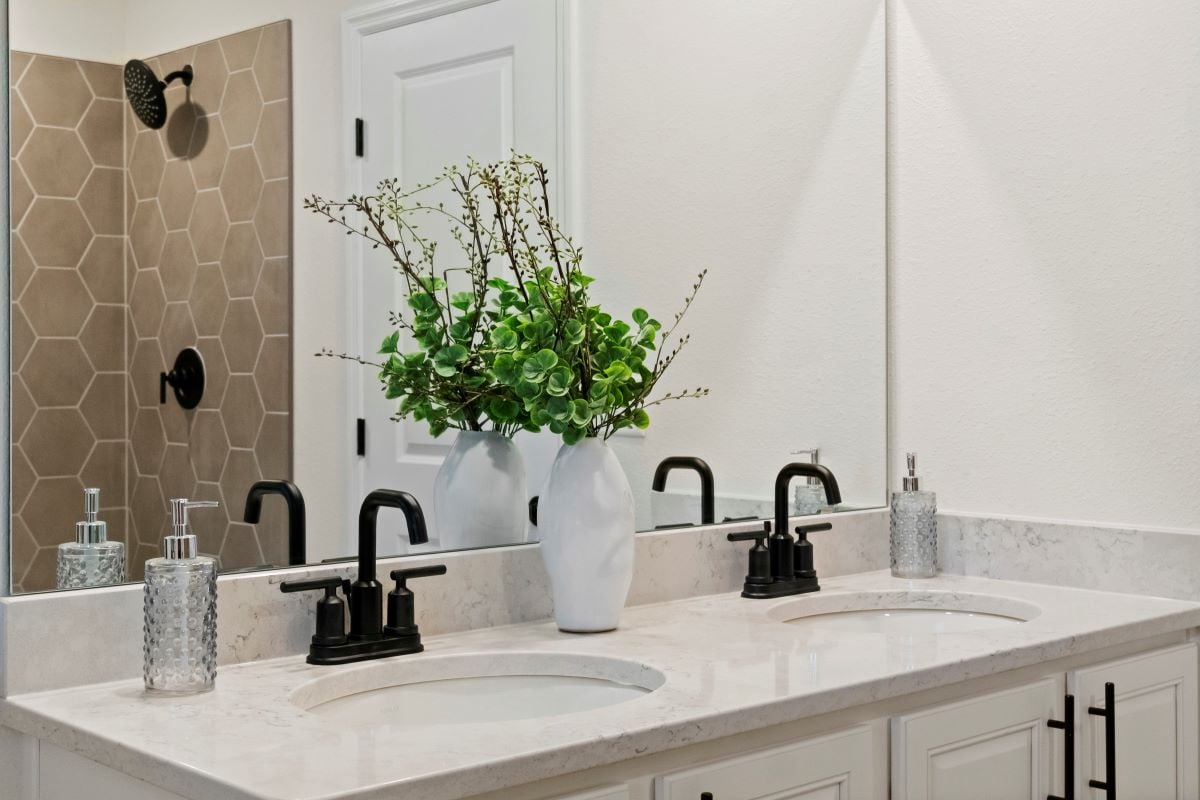 Dual-sink vanity at primary bath