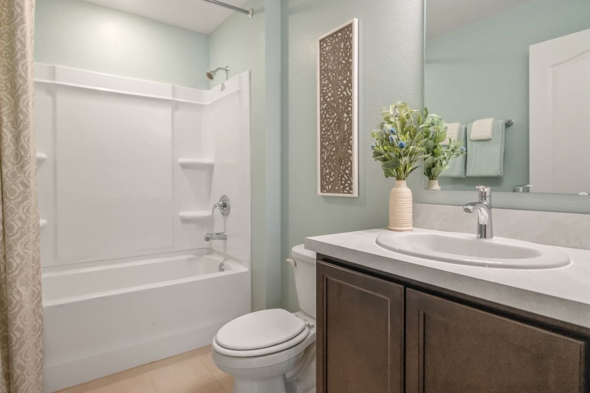 Spacious secondary bath