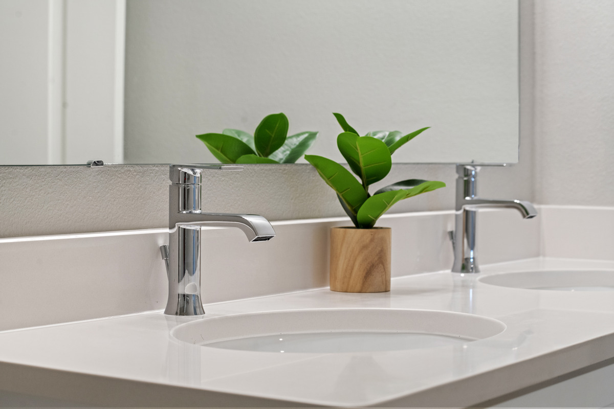 Dual-sink vanity at primary bath