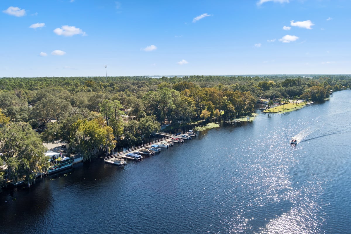 Just 1 minute to St. Johns River Boat Ramp