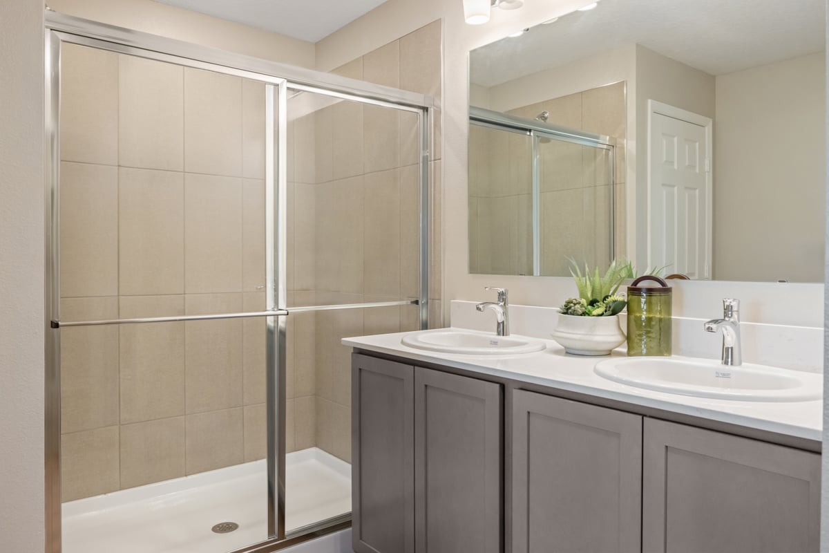 Dual-sink vanity at primary bath