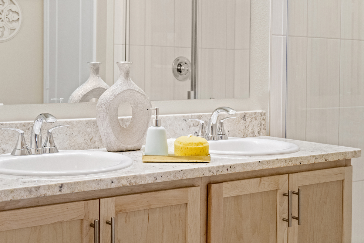 Dual-sink vanity at primary bath