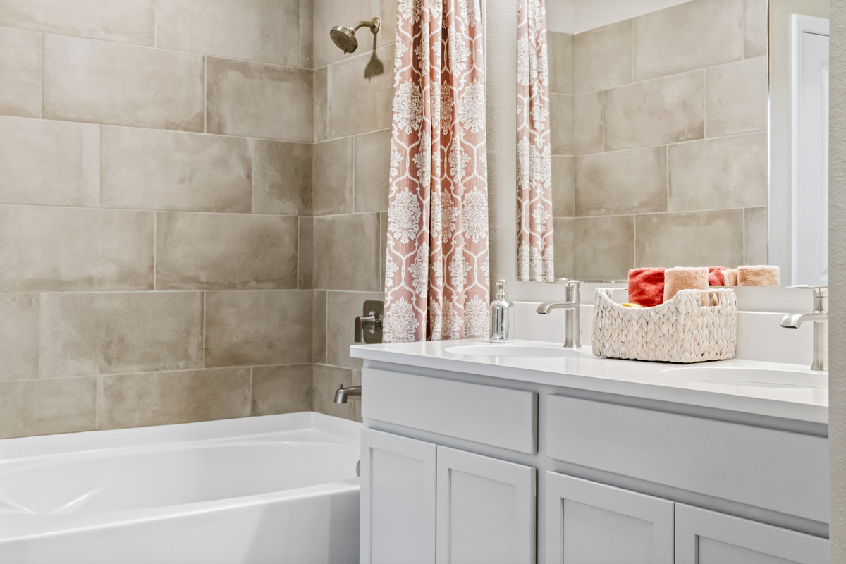 Dual-sink vanity at primary bath