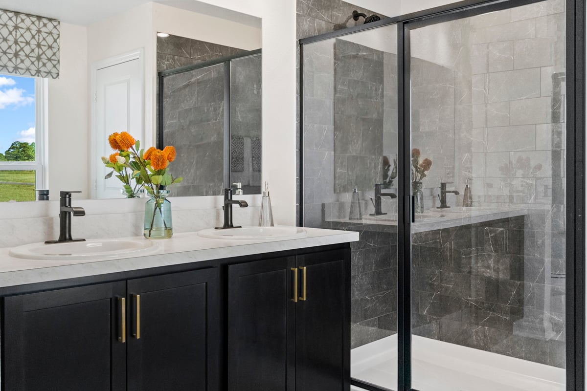 Dual-sink vanity at primary bath