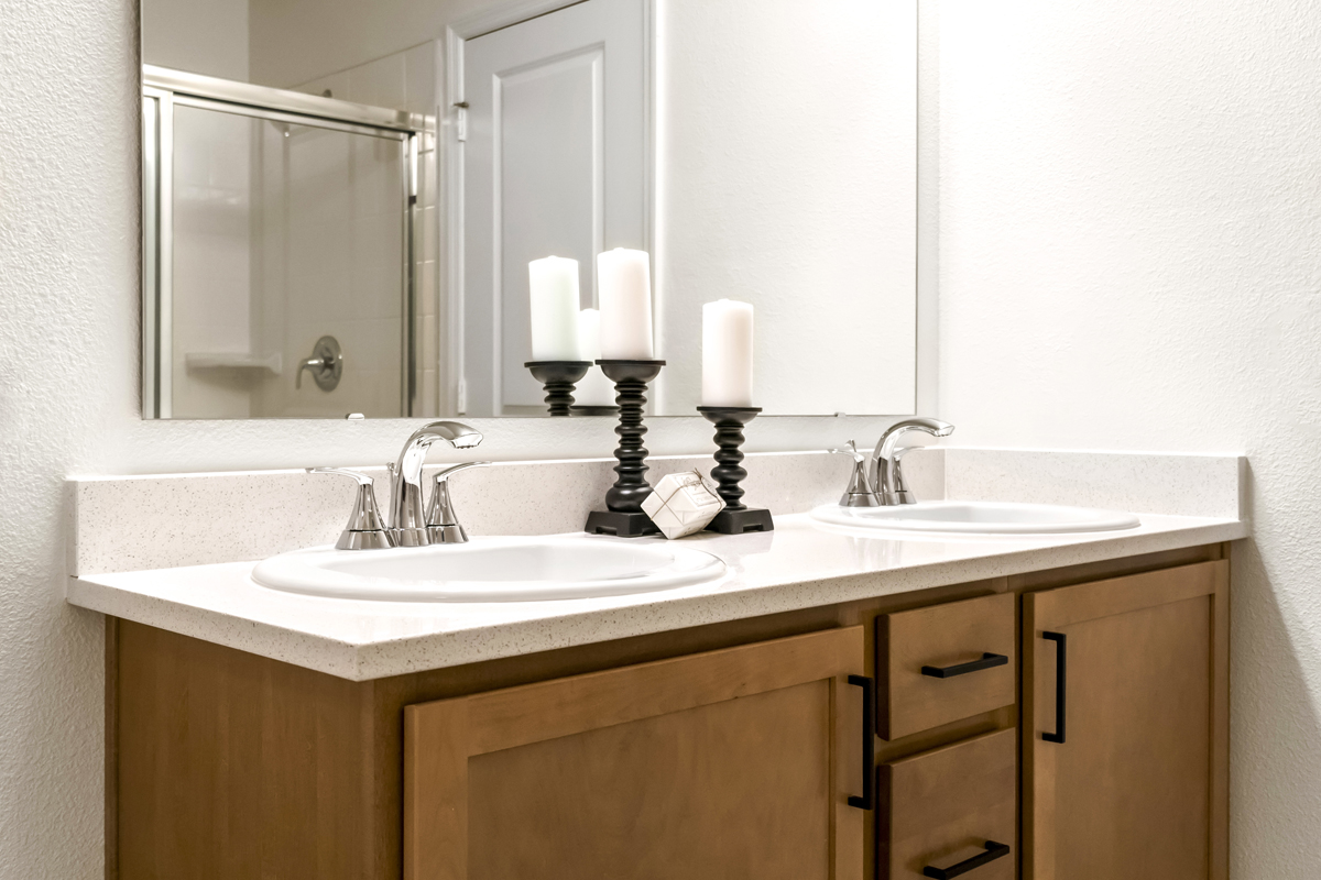 Dual-sink vanity at primary bath