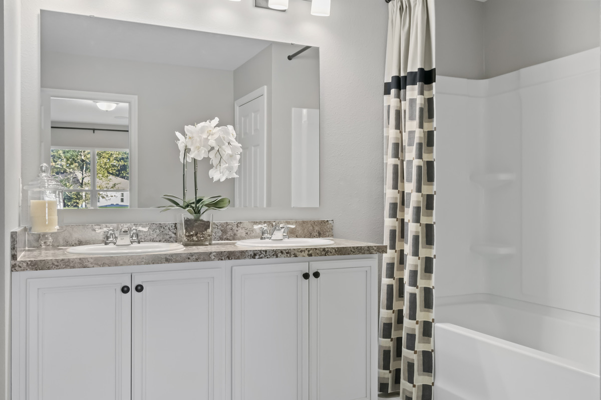 Dual-sink vanity at primary bath