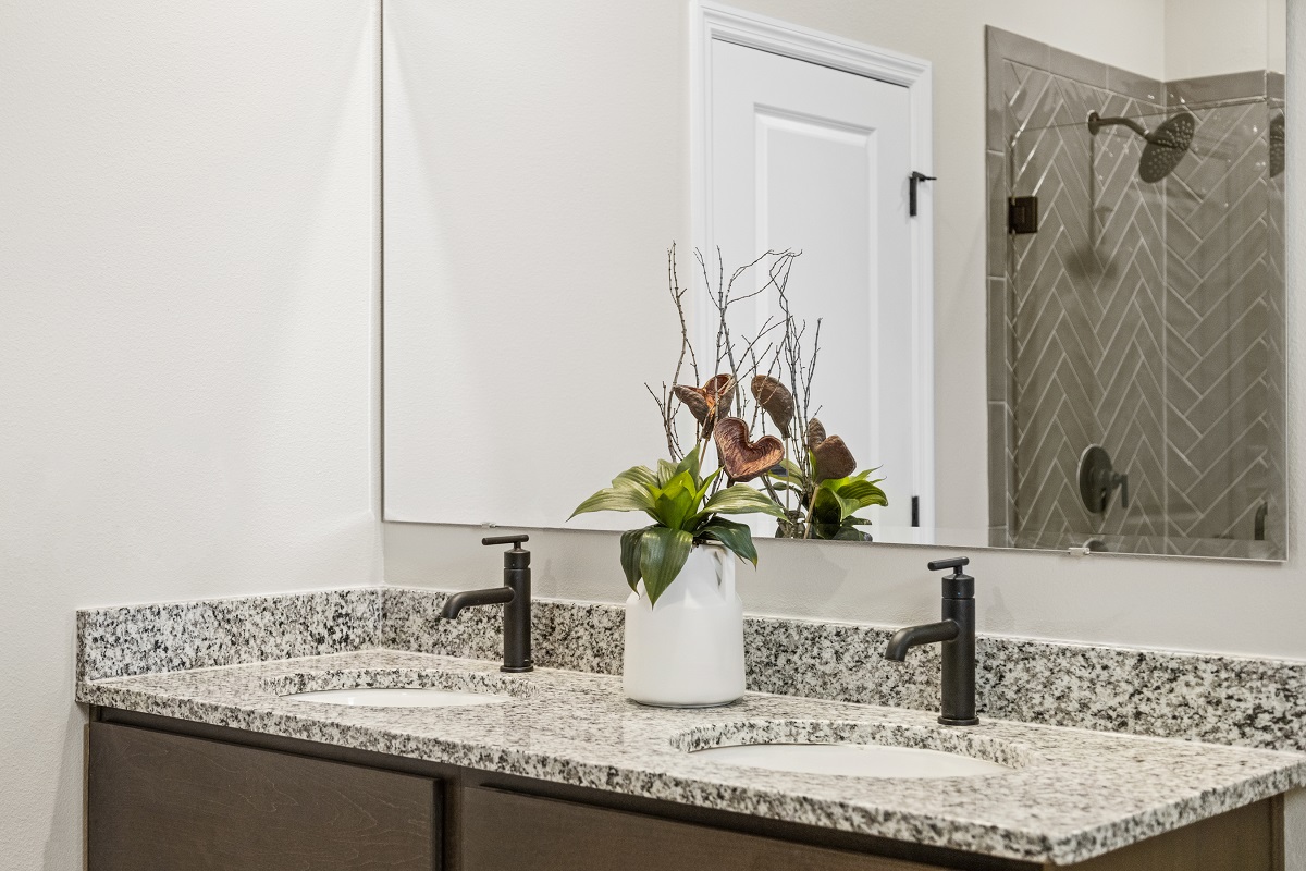 Dual-sink vanity