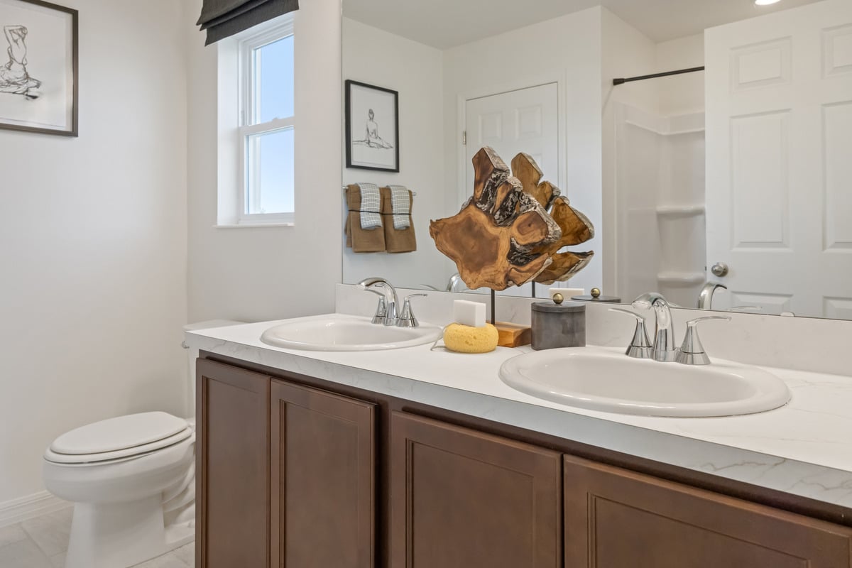 Dual-sink vanity at primary bath