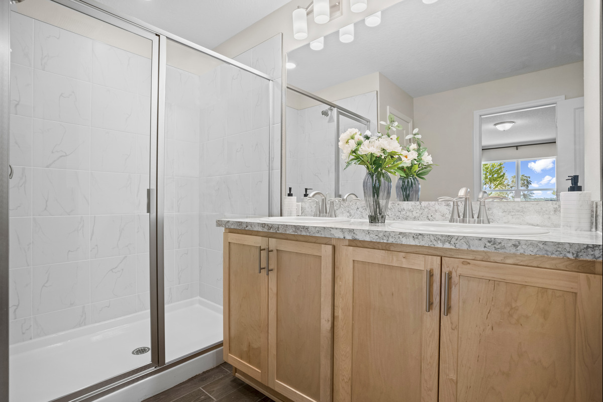 Dual-sink vanity at primary bath