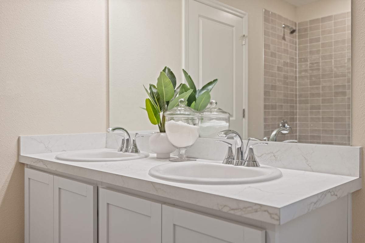 Dual-sink vanity at primary bath