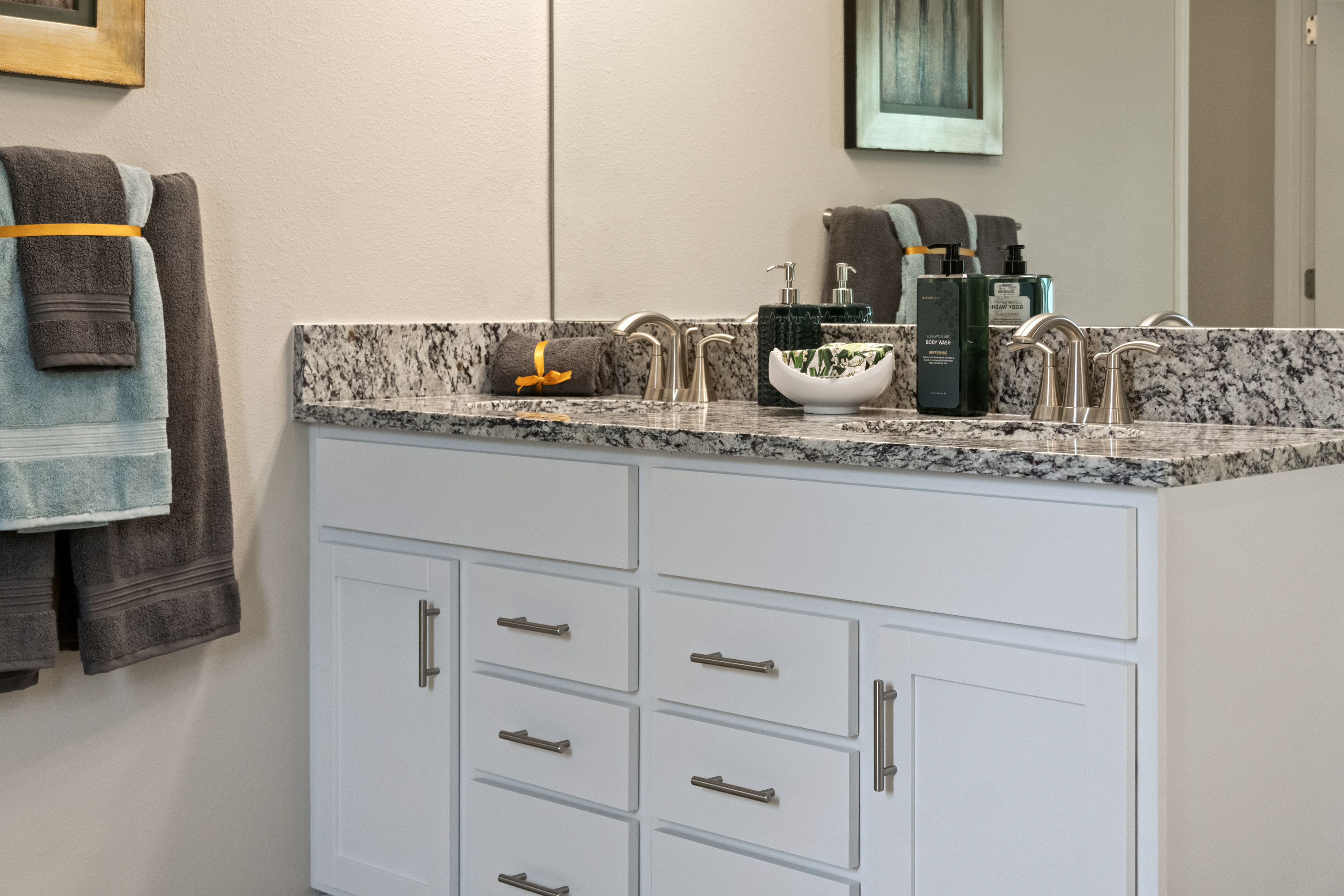 Dual-sink vanity