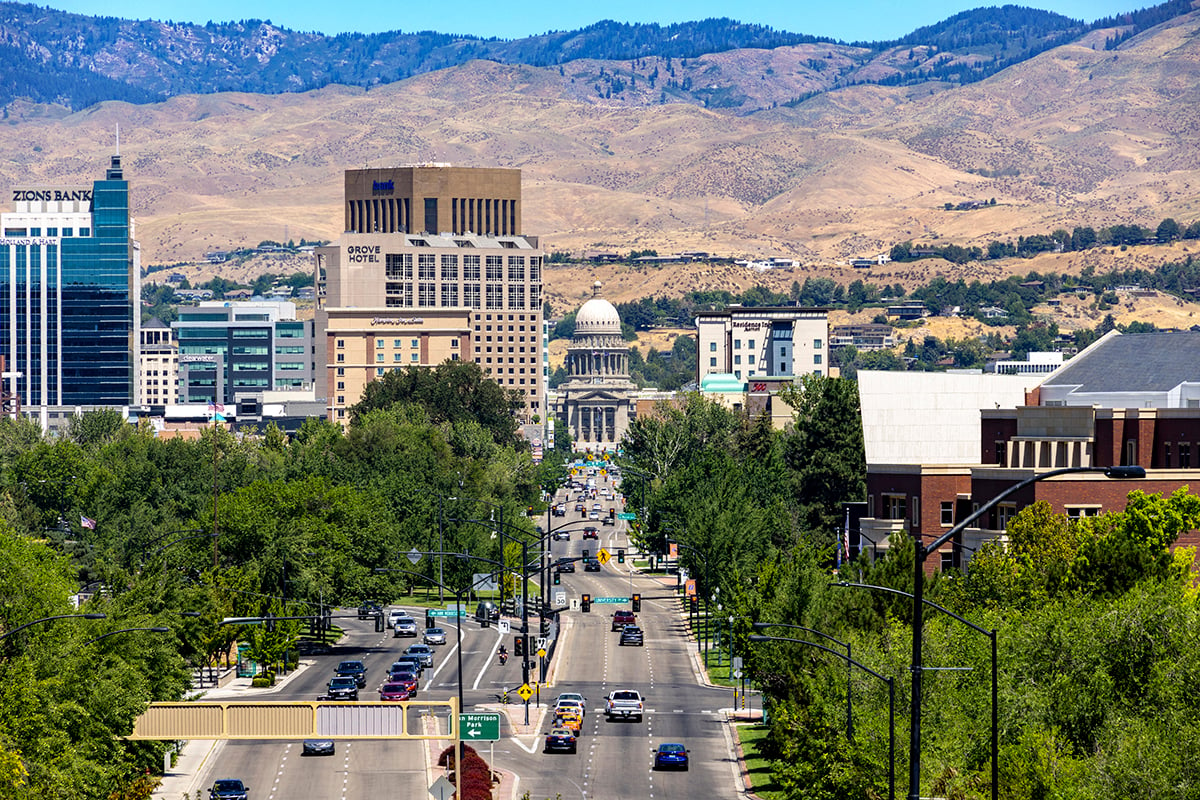 13 miles to downtown Boise