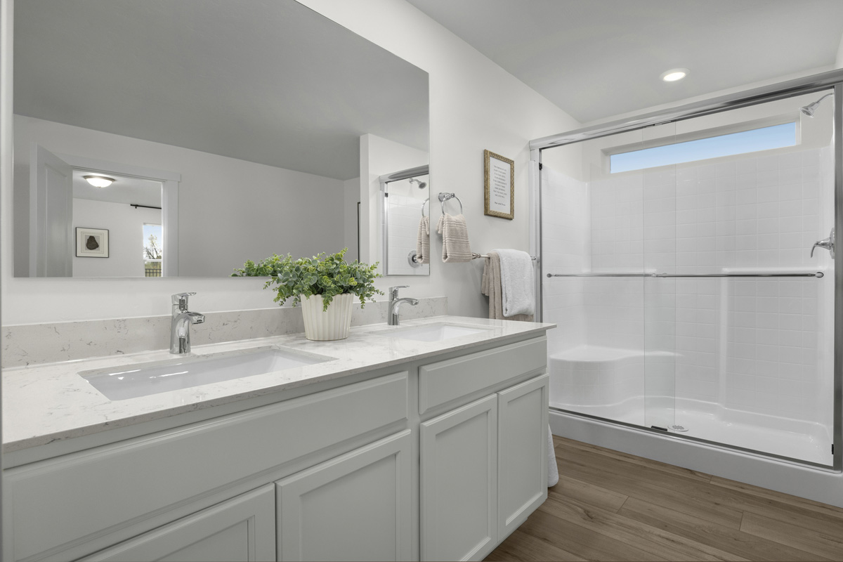 Dual-sink vanity at primary bath