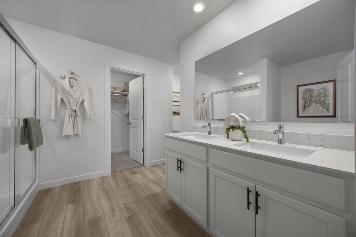 Dual-sink vanity at primary bath
