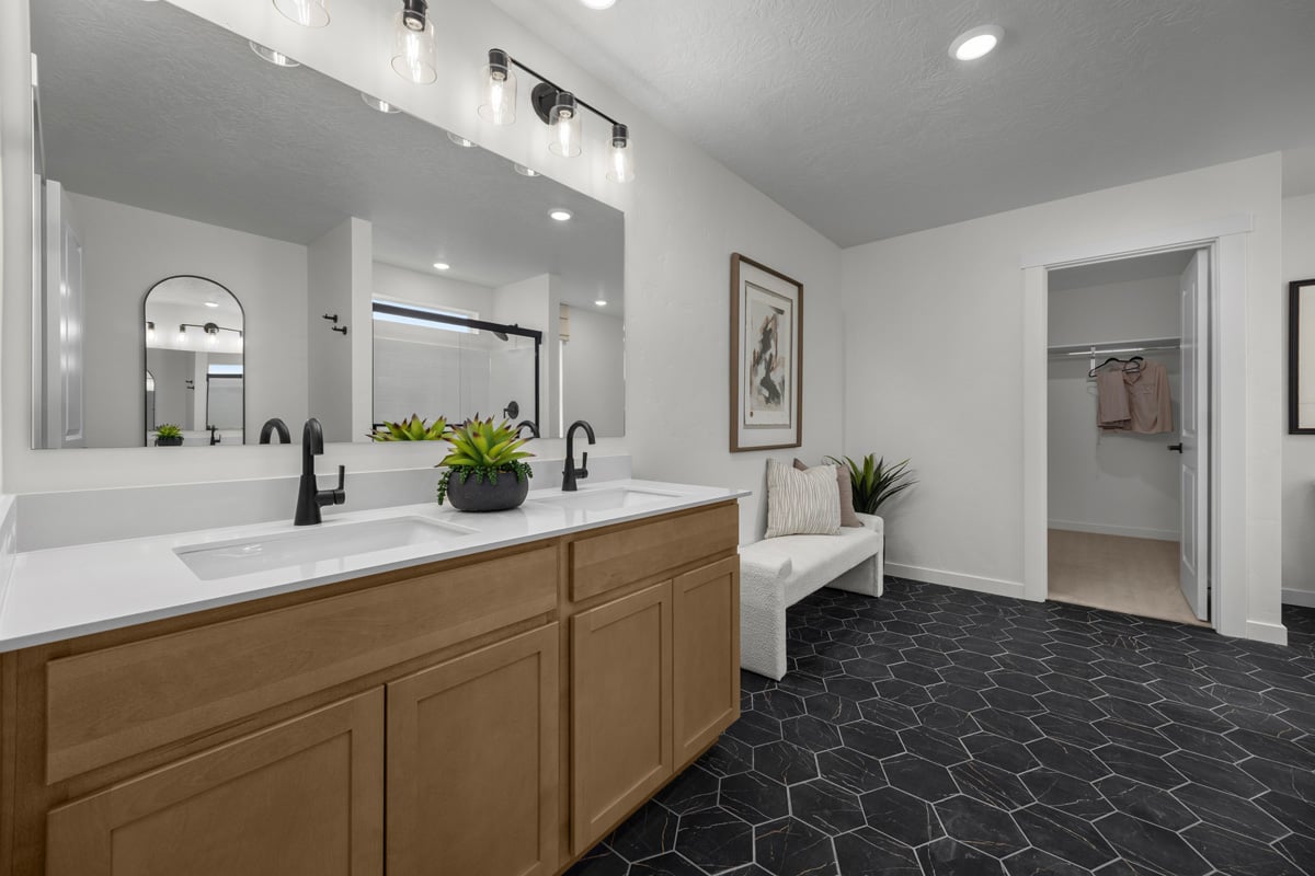 Dual-sink vanity at primary bath
