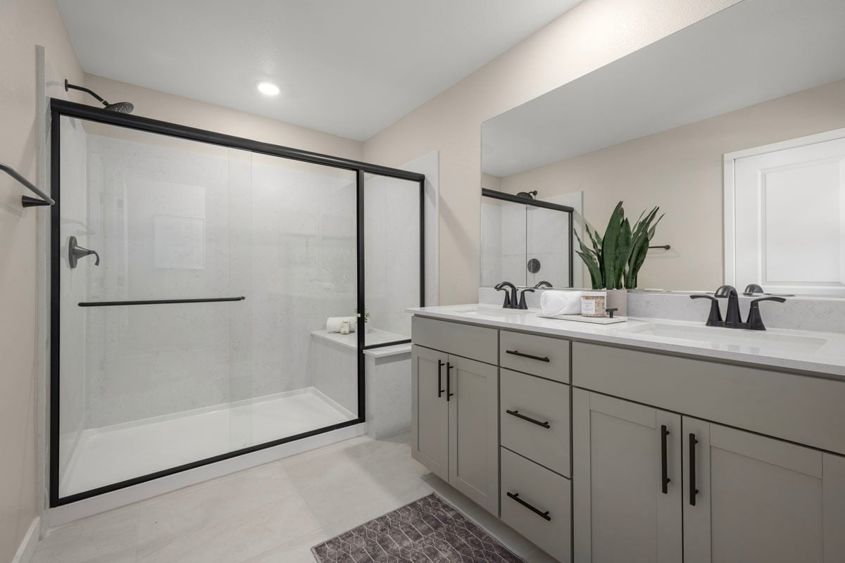 Enlarged shower with seat at primary bath