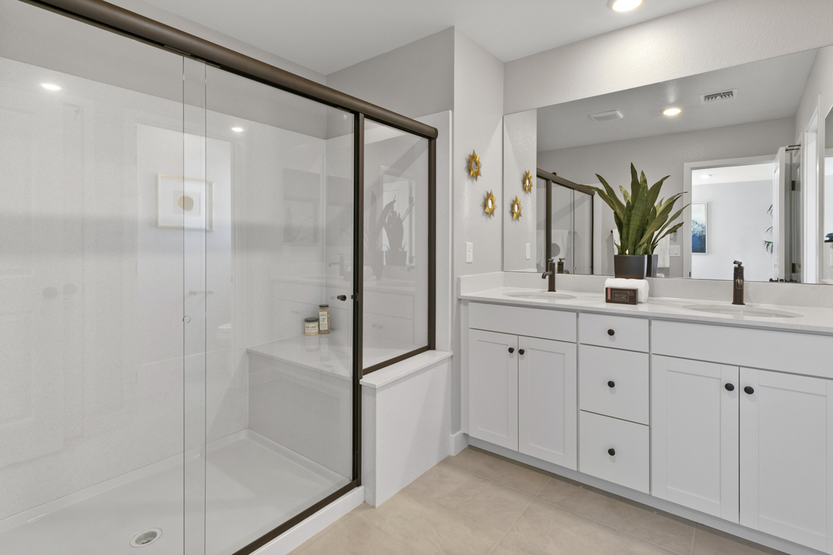 Enlarged shower with seat at primary bath