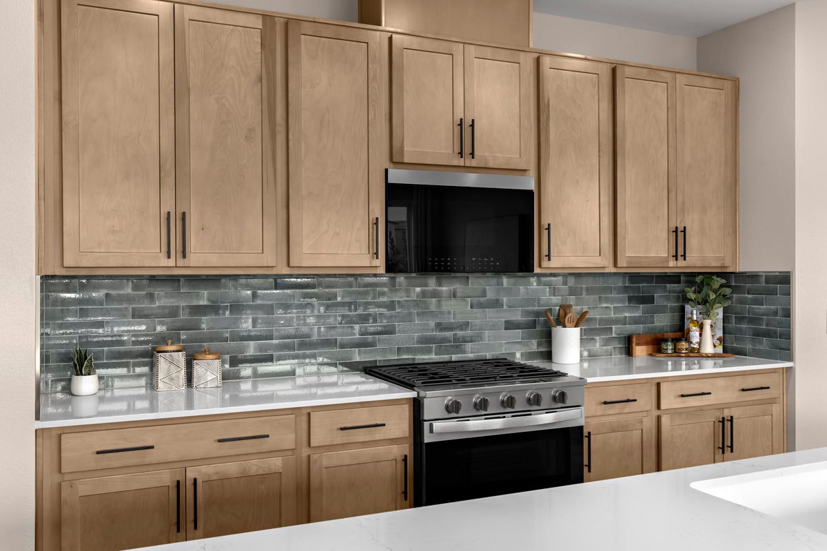 Kitchen tile backsplash