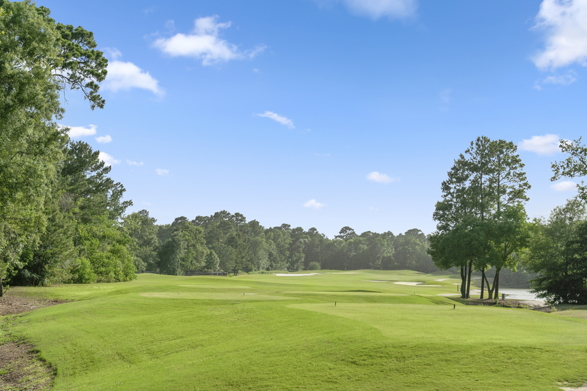 Nearby golf courses