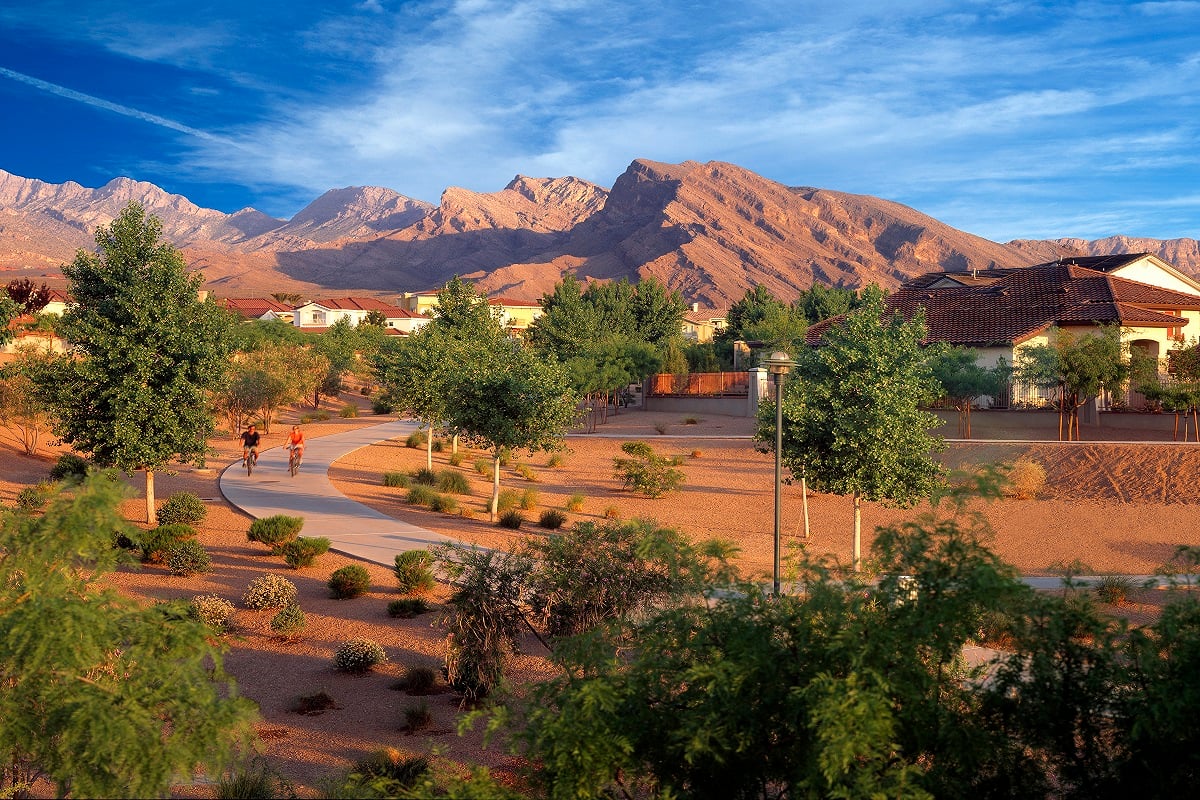 Close to Summerlin walking/biking trails 