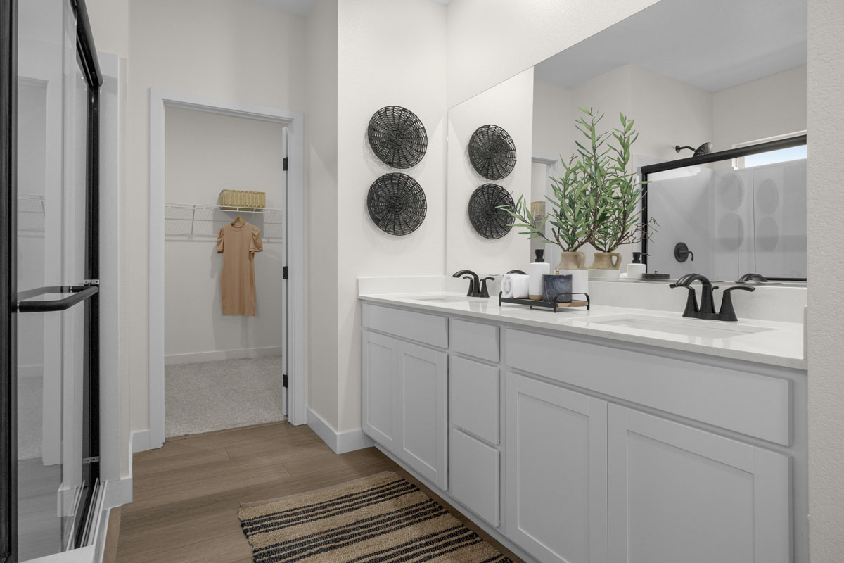 Dual-sink vanity at primary bath