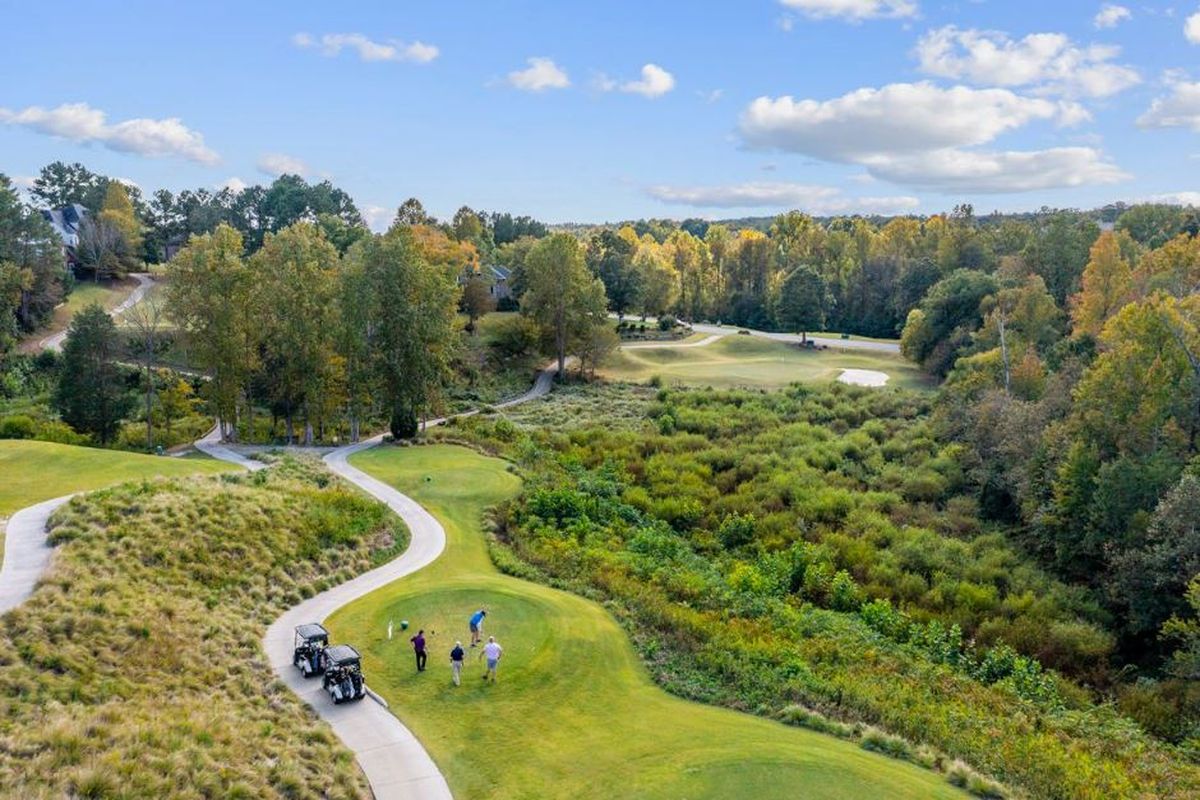 Just a 6-minute drive to Verdict Ridge Golf & Country Club
