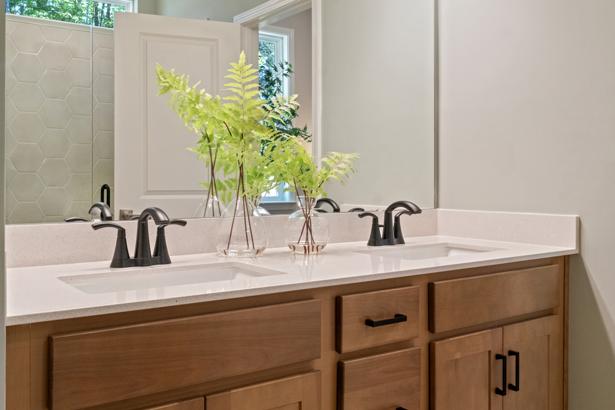 Dual-sink vanity at primary bath