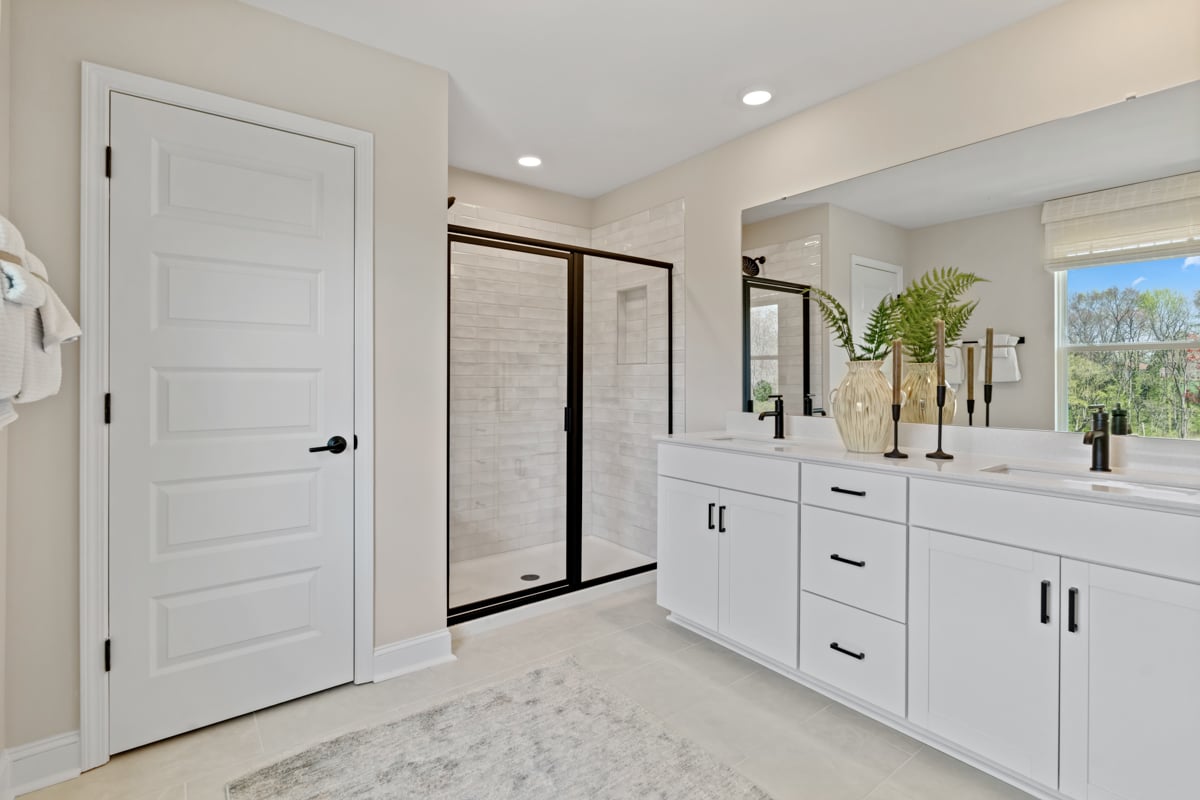 Dual-sink vanity at primary bath