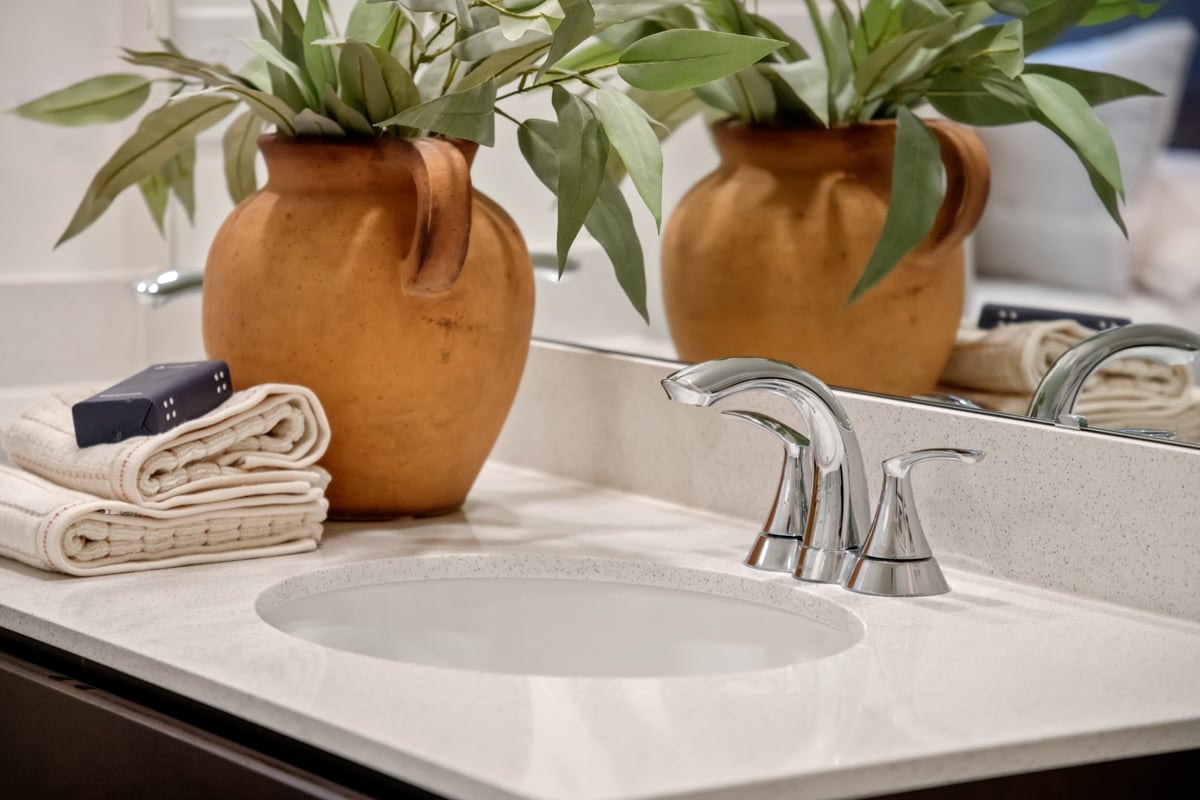 Dual-sink vanity at primary bath