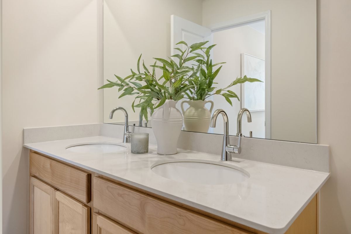 Dual-sink vanity at primary bath