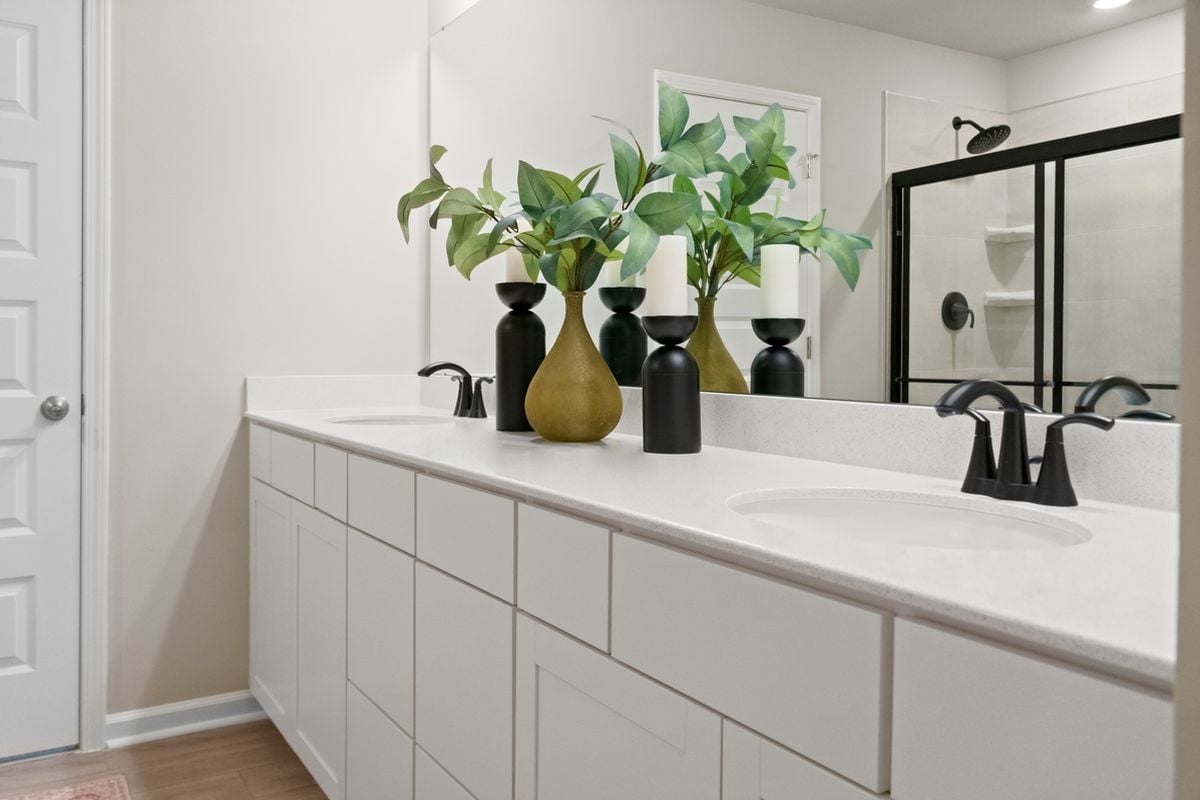 Dual-sink vanity at primary bath