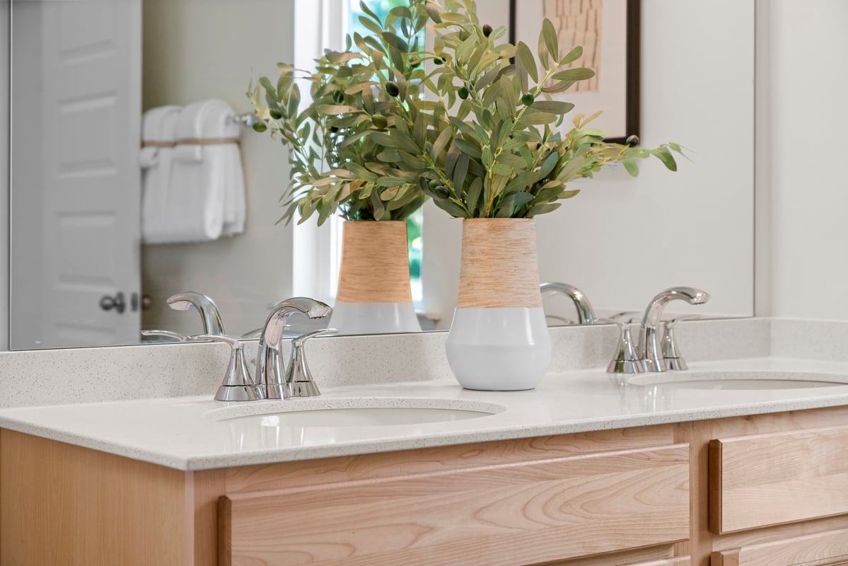 Dual-sink vanity at primary bath