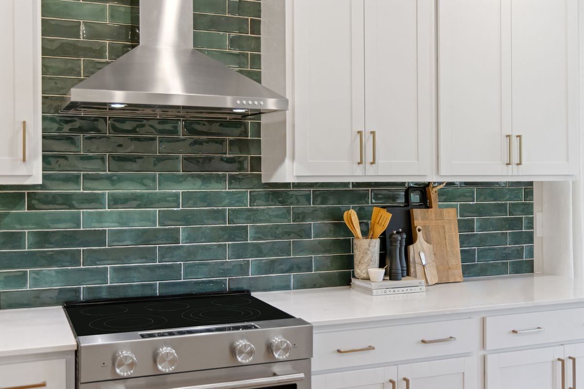 Kitchen tile backsplash